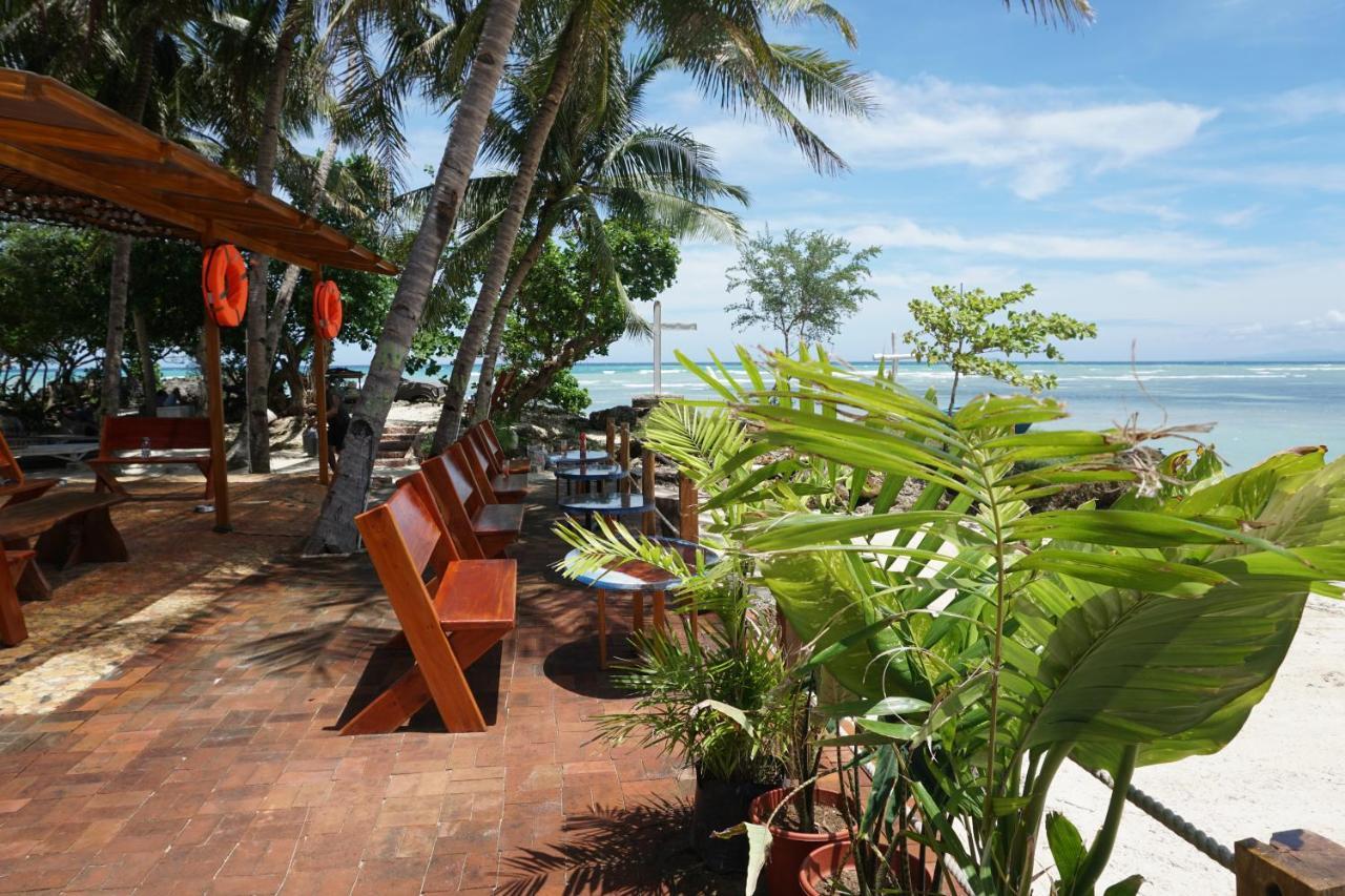 L Cafe Restobar & Lyn'S Guest House سان خوان المظهر الخارجي الصورة
