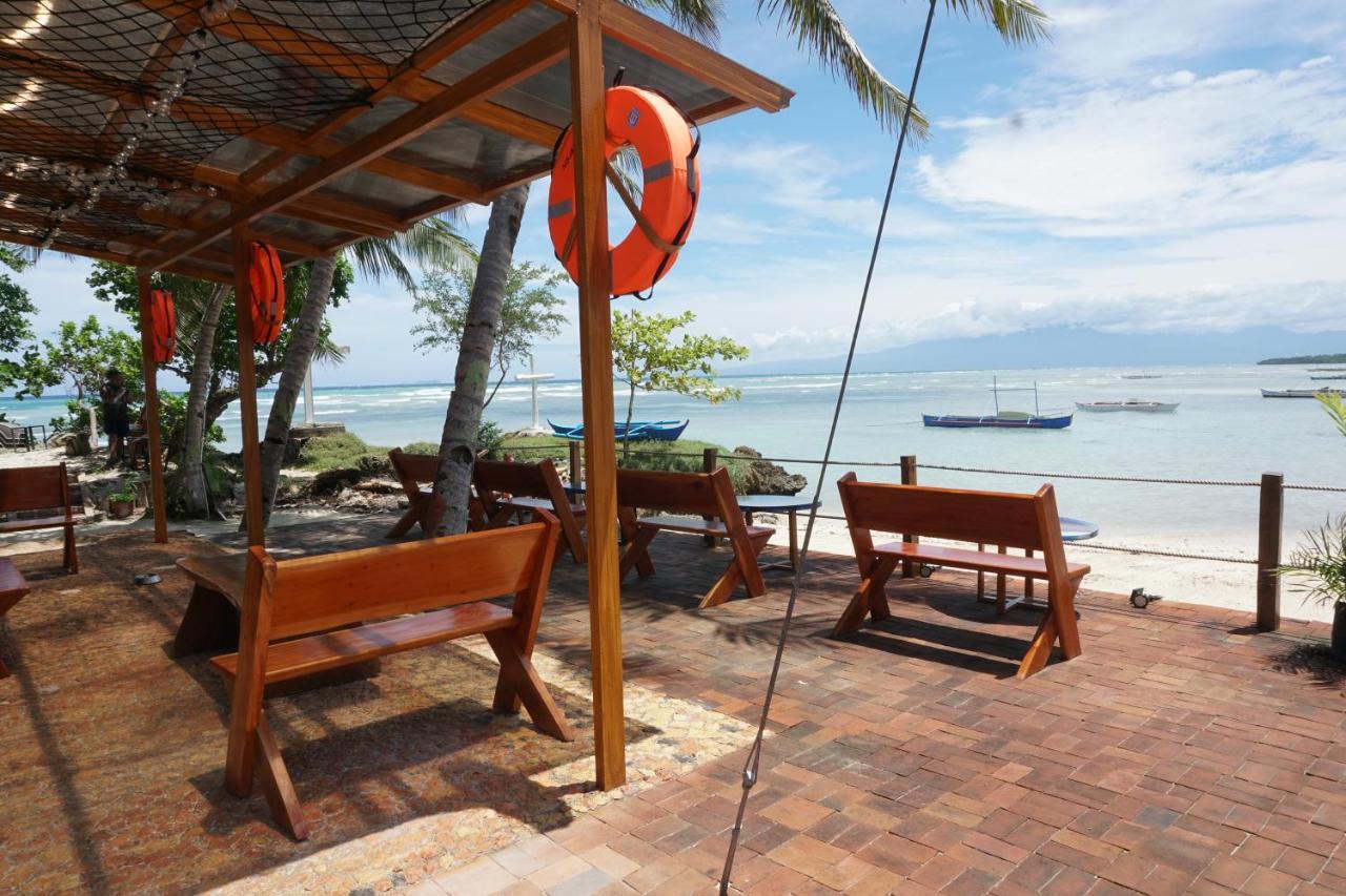 L Cafe Restobar & Lyn'S Guest House سان خوان المظهر الخارجي الصورة